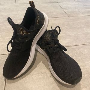 Women’s New Balance size 10 worn 2x